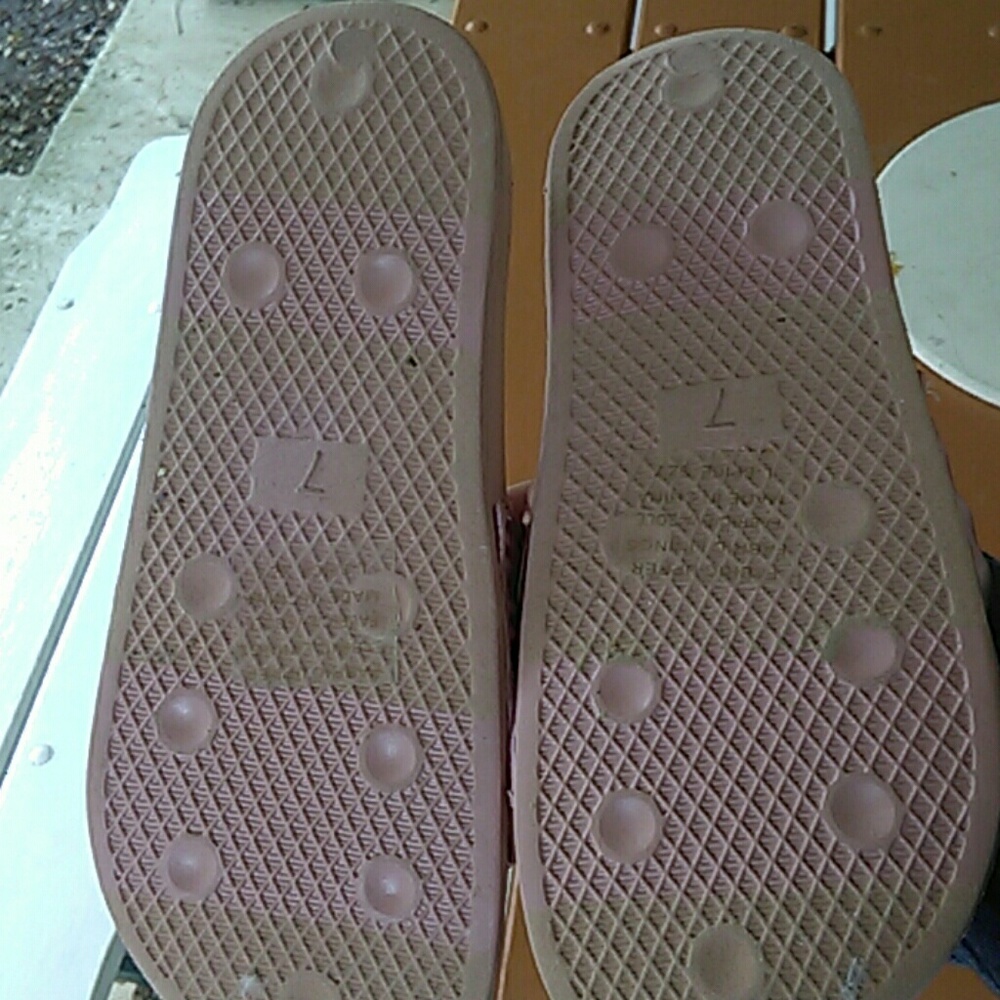 Shoes - Picture 2 of 4